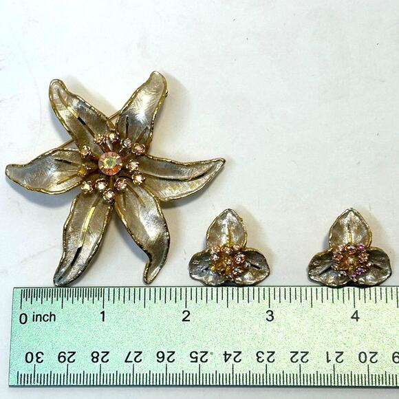 Vintage BSK Poinsettia/Orchid Brooch Earring Set - Picture 8 of 8